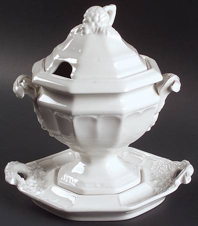 Grape Sauce Boat & Lid with Underplate