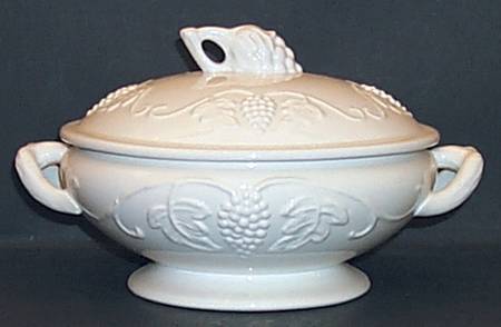 Grape 9" Oval Covered Casserole