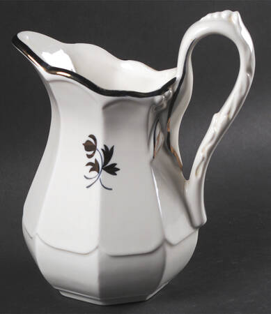 Tea Leaf Creamer
