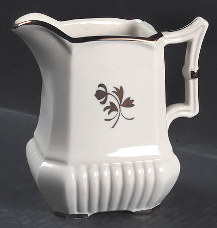 Tea Leaf Creamer