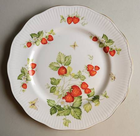 Virginia Strawberry Dinner Plate