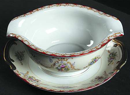 RLC6 Gravy Boat with Attached Underplate
