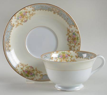 RO24 Footed Cup & Saucer Set