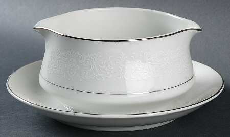 Spanish Lace Gravy Boat with Attached Underplate
