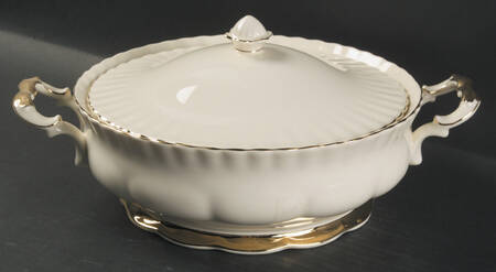 Affinity Gold Round Covered Vegetable