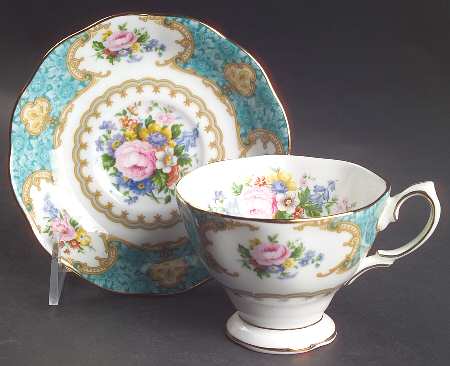 Lady Ascot Footed Cup & Saucer Set