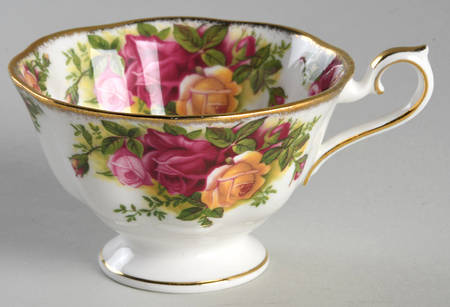 Old Country Roses Footed Cup