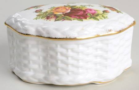Old Country Roses Oval Box & Lid 5"