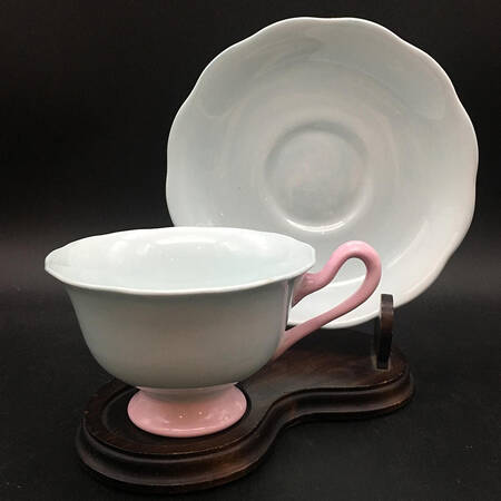 Pastella Footed Cup & Saucer Set