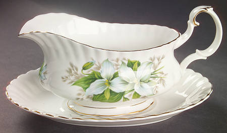 Trillium Gravy Boat & Underplate