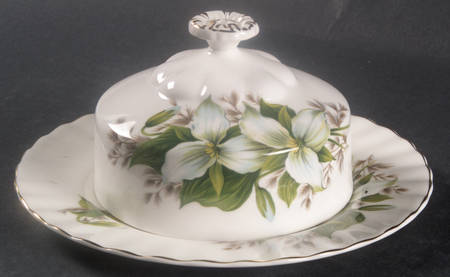 Trillium Round Covered Butter