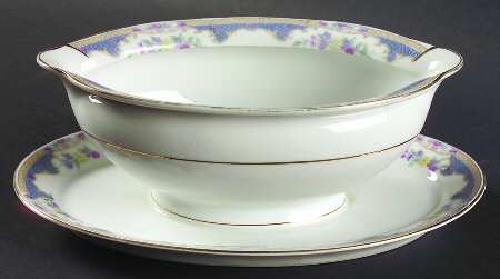 Corona Gravy Boat with Attached Underplate by Royal Bayreuth
