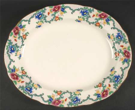 Victoria (Scalloped, Gold Trim) 15" Oval Serving Platter
