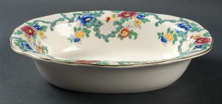 Victoria (Scalloped, Gold Trim) 9" Oval Vegetable Bowl
