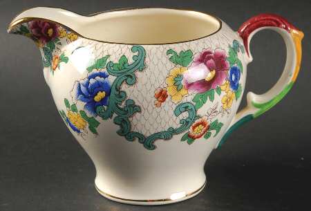 Victoria (Scalloped, Gold Trim) Creamer