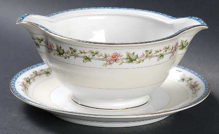Tampa Gravy Boat with Attached Underplate