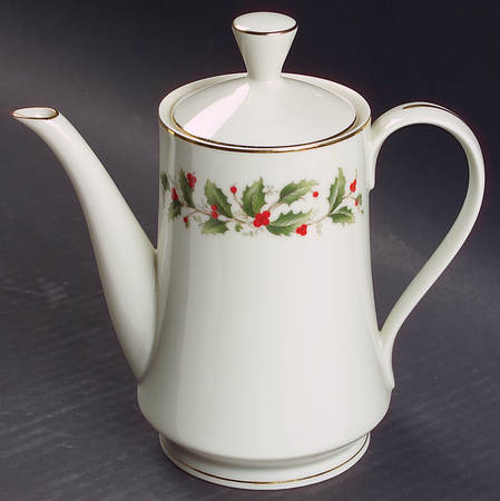 Holly Teapot & Lid