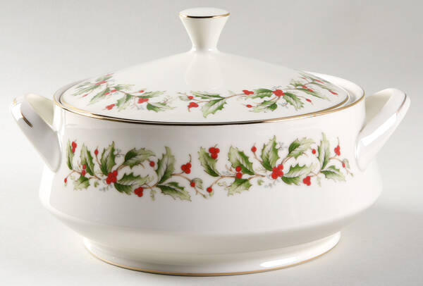 Holly Round Covered Vegetable