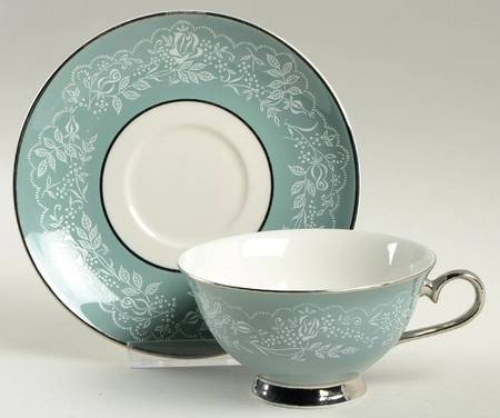 Chantilly Footed Cup & Saucer Set