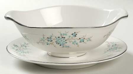 Flori Gravy Boat with Attached Underplate