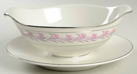 Romance Gravy Boat with Attached Underplate