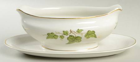 Springtime (Smooth) Gravy Boat with Attached Underplate