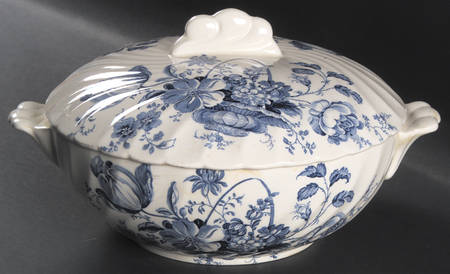 Charlotte Blue Round Covered Vegetable