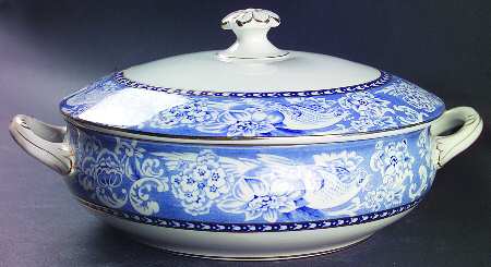 Davenport Blue (Gold Trim) Round Covered Vegetable