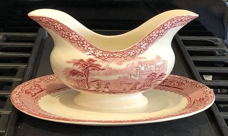 Jenny Lind Pink (Off White Background) Gravy Boat with Attached Underplate