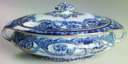 Renown Blue Oval Covered Vegetable