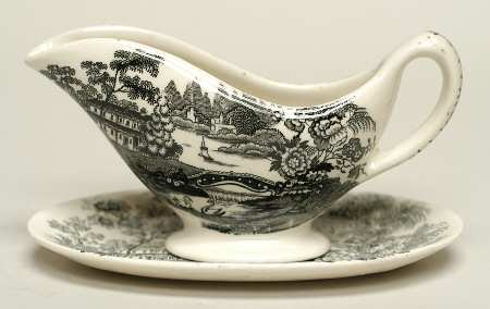 Tonquin Black Individual Gravy Boat & Plate