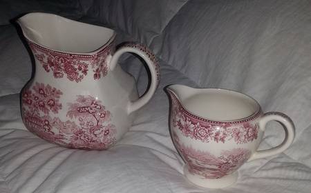 Tonquin Red Pink 32 Oz Pitcher