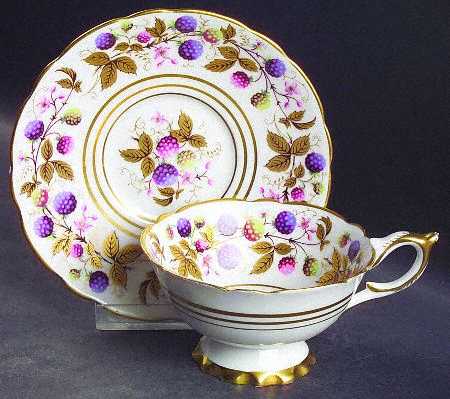 Golden Bramble (3 Gold Lines) Footed Cup & Saucer Set