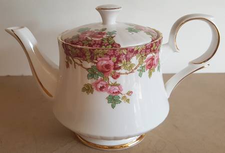 Olde English Garden Red Mini Teapot & Lid