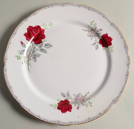 Roses To Remember (Scalloped) Dinner Plate