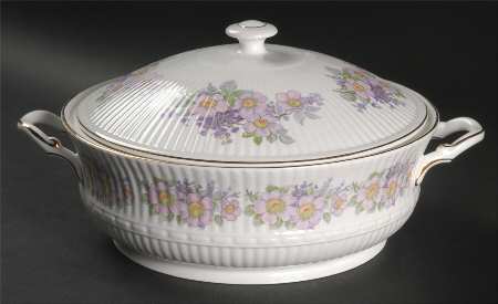 Irish Blossom Round Covered Vegetable