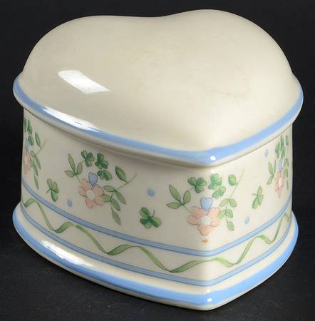 Laura Heart Shape Box & Lid