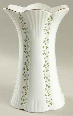 Trellis Shamrock (Ribbed, Fluted) 8" Vase
