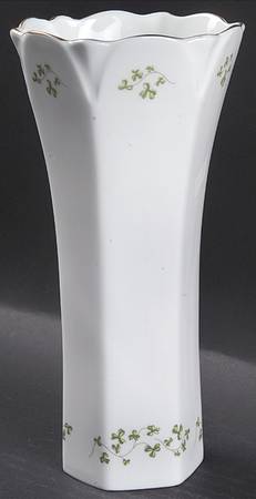 Trellis Shamrock (Ribbed, Fluted) 7" Vase