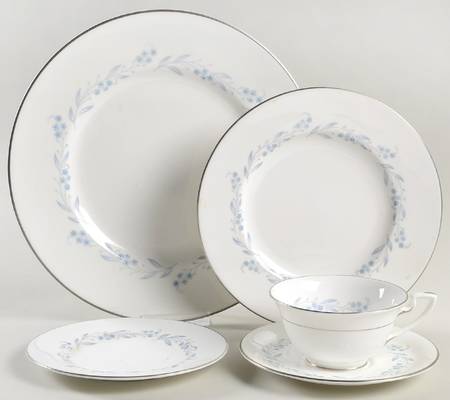 Bridal Wreath 40 Piece Estate Set