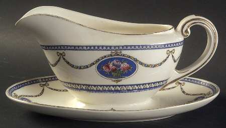 Cameo Gravy Boat with Attached Underplate