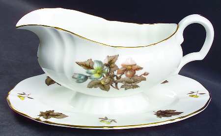 Dorchester (Scalloped, Z2637) Gravy Boat with Attached Underplate