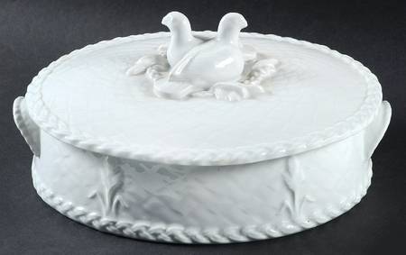 Gourmet (Embossed) 2 Quart Oval Covered Casserole