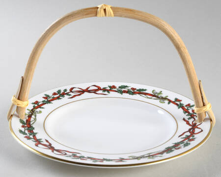 Holly Ribbons 5 3/8"-5 5/8" Bamboo Handled Serving Plate  HC