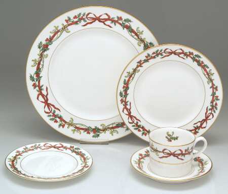 Holly Ribbons 5 Piece Place Setting