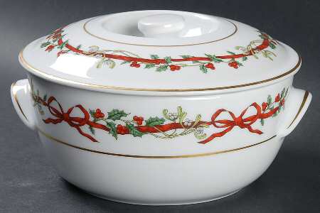 Holly Ribbons 1.25 Qt Round Covered Casserole