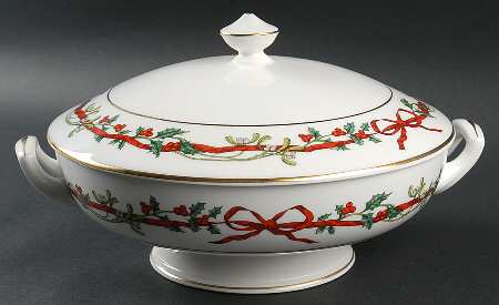 Holly Ribbons Round Covered Vegetable