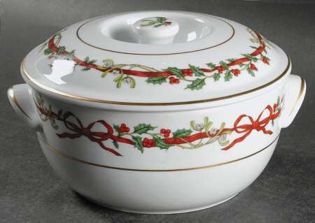 Holly Ribbons 1.25 Qt Round Covered Casserole