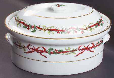 Holly Ribbons 2.5 Quart Oval Covered Casserole