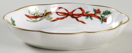 Holly Ribbons 6" Oval Scalloped Dish